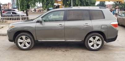 A picture of 2011 model Toyota Highlander limited edition Pure tokumbo standard Full