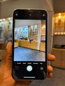 A picture of Iphone xr