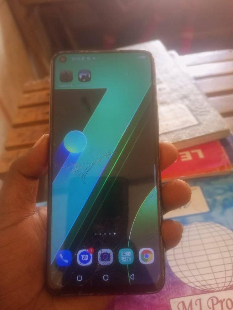 A picture of Infinix note 7