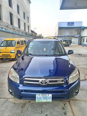 A picture of Price slashed owner needs money. Clean Reg 08 Toyota RAV4