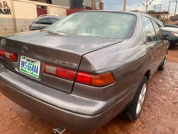 A picture of Toyota Camry 2 2