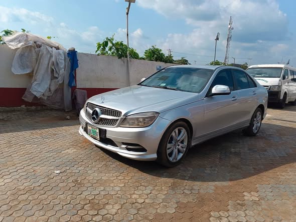 A picture of Mercedes Benz C300 09051289701