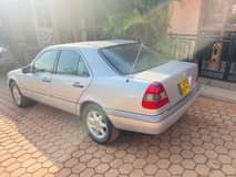A picture of UAX c200 2000cc at 10m 256708855475