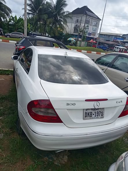 A picture of Benz CLK One Door