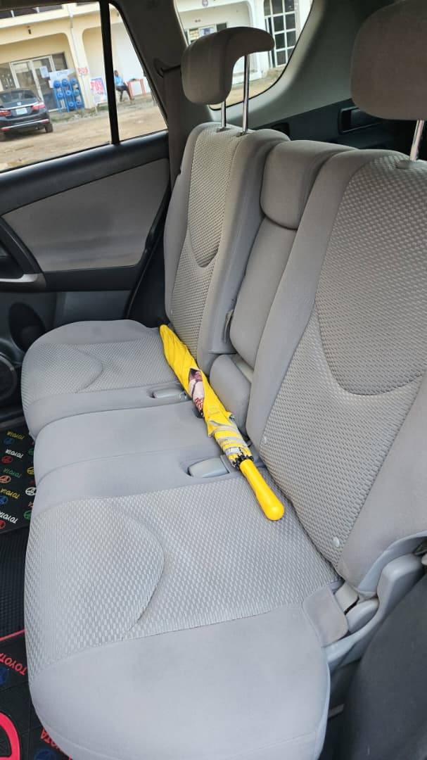 A picture of Honda Rav4 08