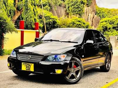 A picture of Alteza milion 4.8 Ipo mwanza Automatic Engine safi 0784857610 kama_una_uza_gari_lako_nitumi