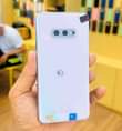 A picture of Samsung s10e