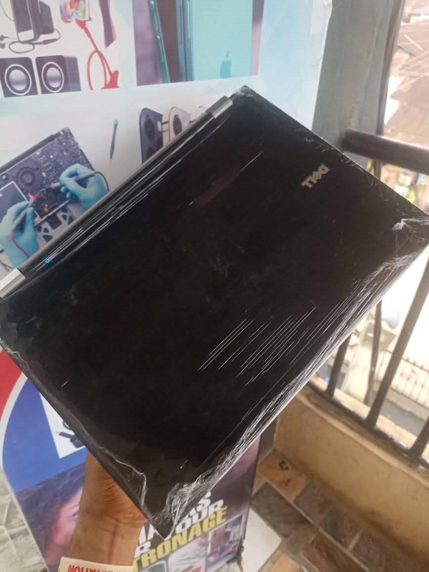 A picture of Dell laptop