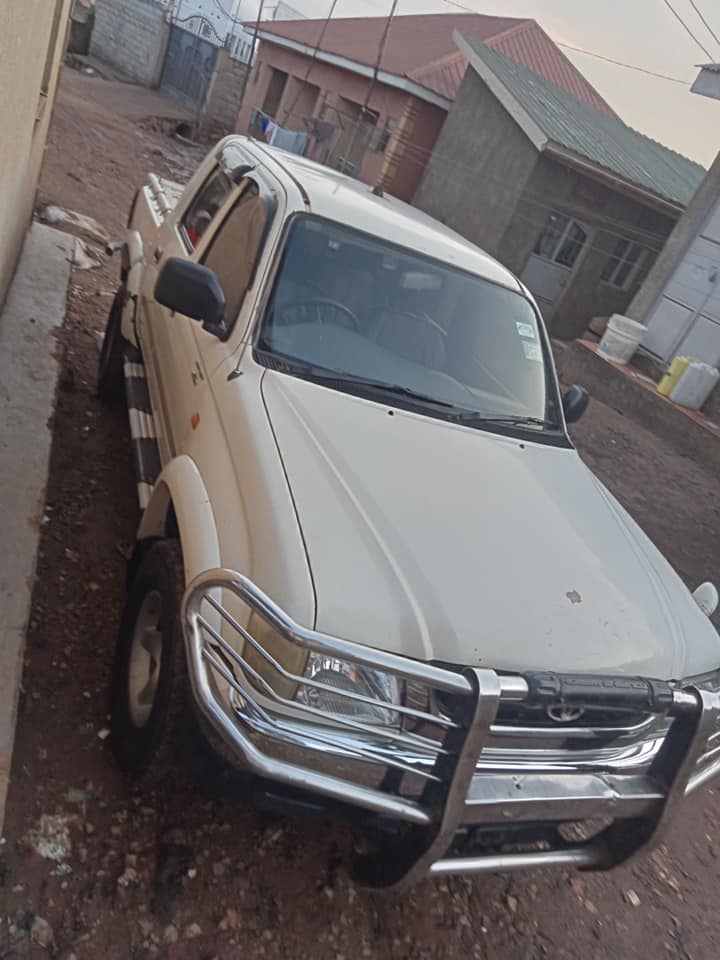 used toyota hilux