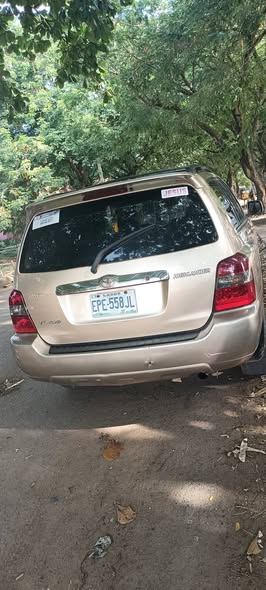 A picture of Toyota Highlander 05 limited edition tokubo standard buy and drive