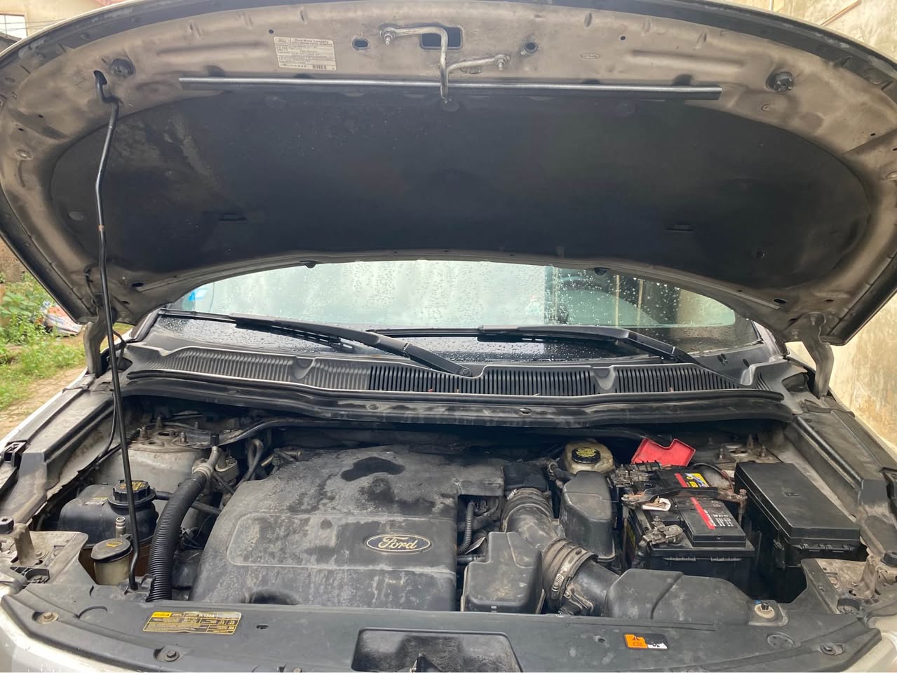 A picture of Ford explorer 2012 with untouched engine and gear ac Moscow