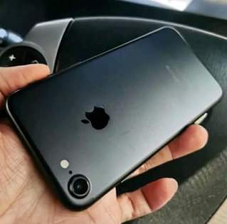 A picture of Iphone 7 plain