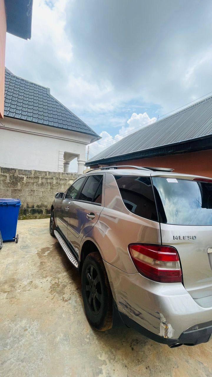 A picture of Benz 2009 ML350...07088153375