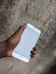 A picture of Vivo y69 gb64 ram gb4