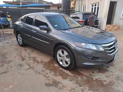 A picture of HONDA Crosstour