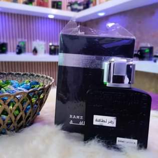 A picture of 0624089810 Og perfumes from Dubai hata ukifua inakaa mdaa mrefu
