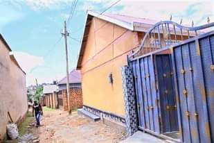 A picture of 3 double rooms for sale at 75m. They make 800