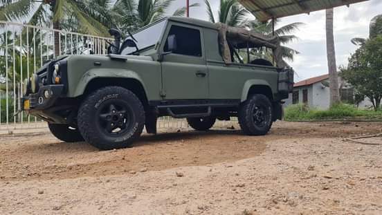 A picture of Defender Full a c Full documents Bei .........35M T5 engine