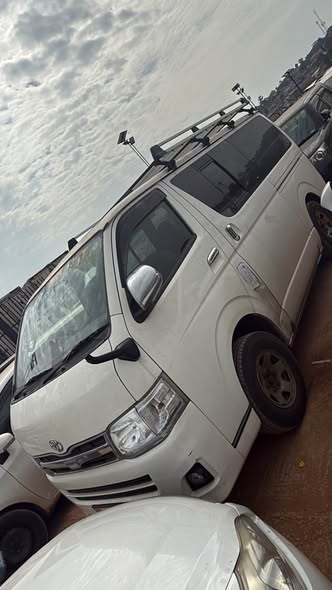 A picture of Toyota hiace super GL 2012