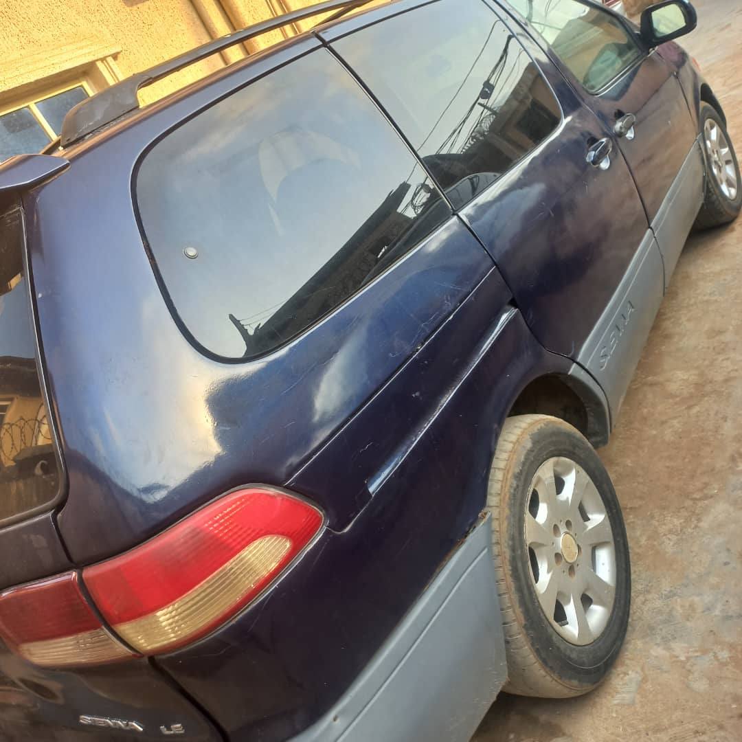 A picture of Toyota sienna