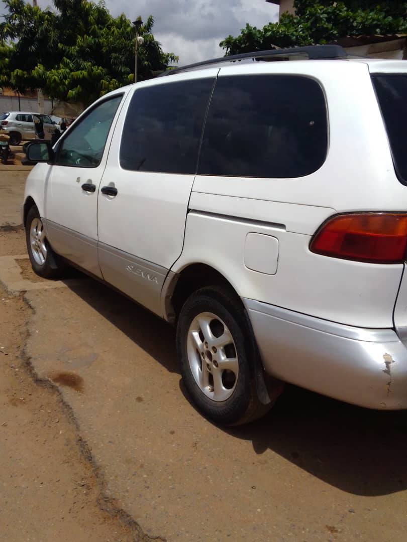 A picture of Registered Toyota Sienna 2000 model