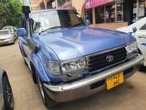 A picture of Toyota land cruiser vx