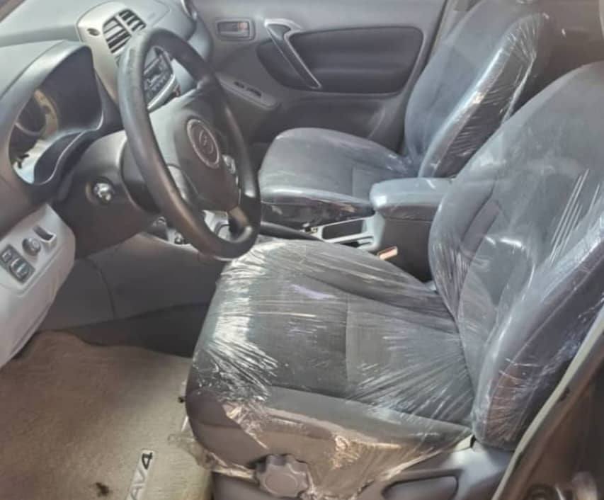 A picture of 04 05 Toyota RAV4