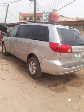 A picture of Super clean Toyota Sienna 07 for sale buy and drive