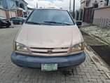 A picture of 2000 TOYOTA SIENNA