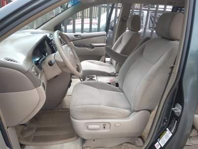 A picture of Toyota sienna 2005
