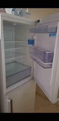 A picture of Fridge nzuri sana kampuni Beko bei 280 000