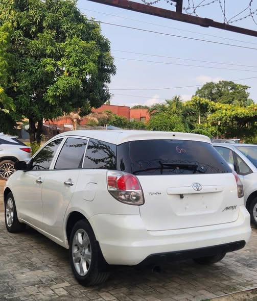 A picture of Toyota matrix