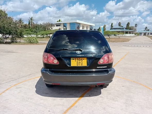 A picture of TOYOTA HARRIER