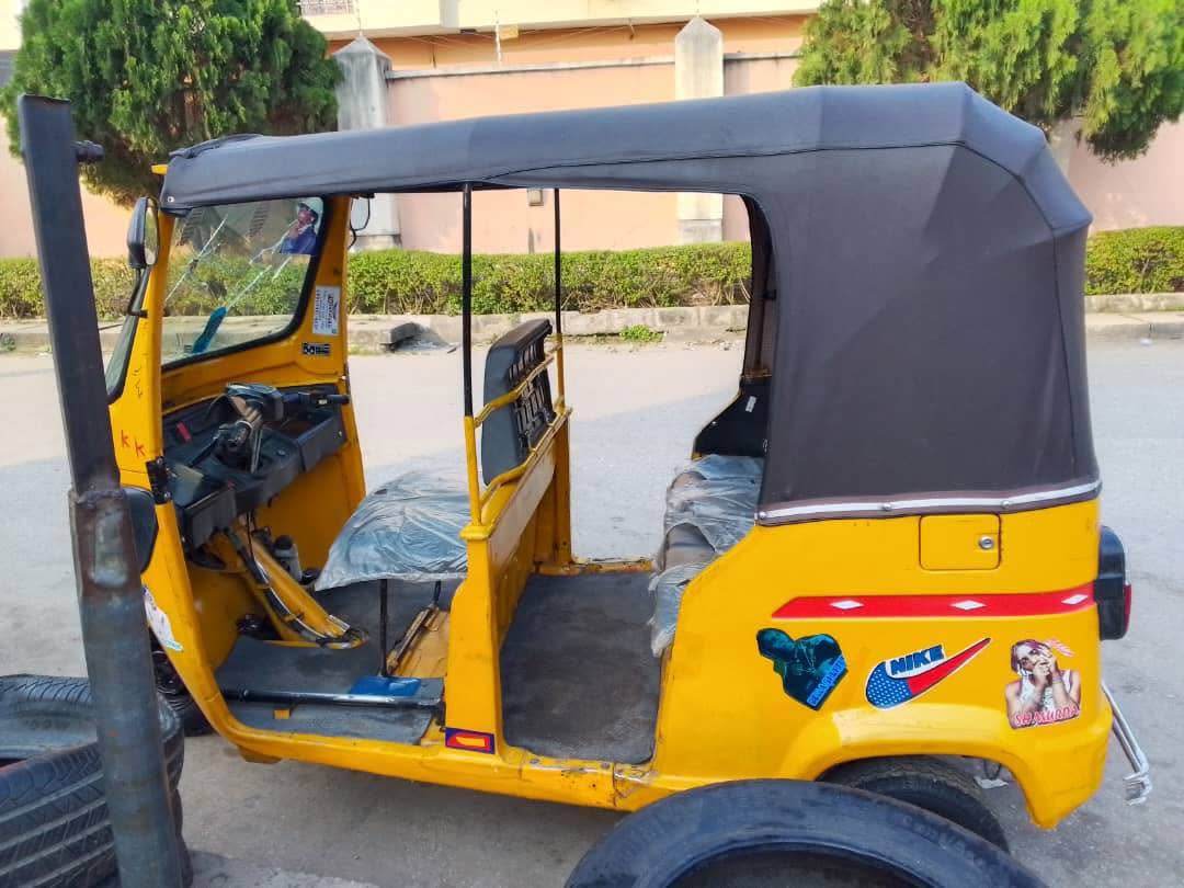 A picture of Awoof deal Few months driven Owner needs money now now