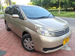 A picture of TOYOTA ISIS