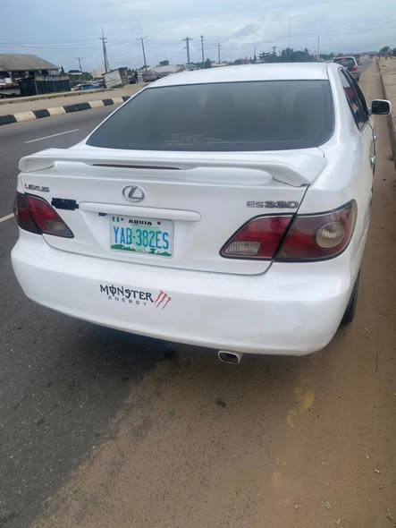 A picture of LEXUS ES330