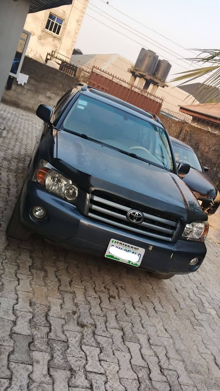 A picture of TOYOTA HIGHLANDER...2006