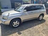 A picture of 2003 toyota kluger
