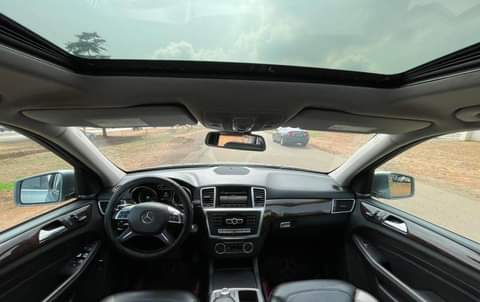 A picture of Mercedes Benz ML350