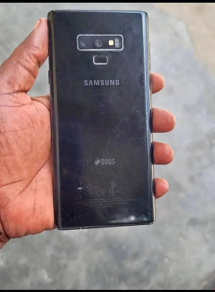 A picture of Samsung note 8