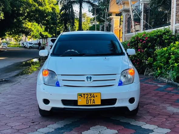 A picture of TOYOTA IST BEI 13 8M 0757455444