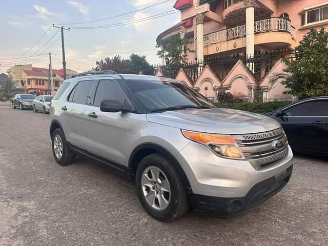 A picture of 2014 Ford explorer