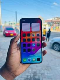 A picture of Iphone 13 plain