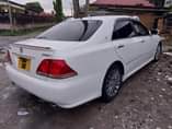 A picture of Toyota crown