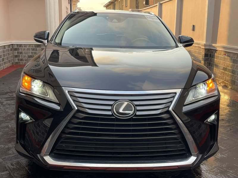 A picture of WOW This is massive clean lexus rx350 2018 model mistakenly