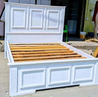 A picture of Kitanda mbao 5kwa6 bei 210 000 Location mabibo 0718121338