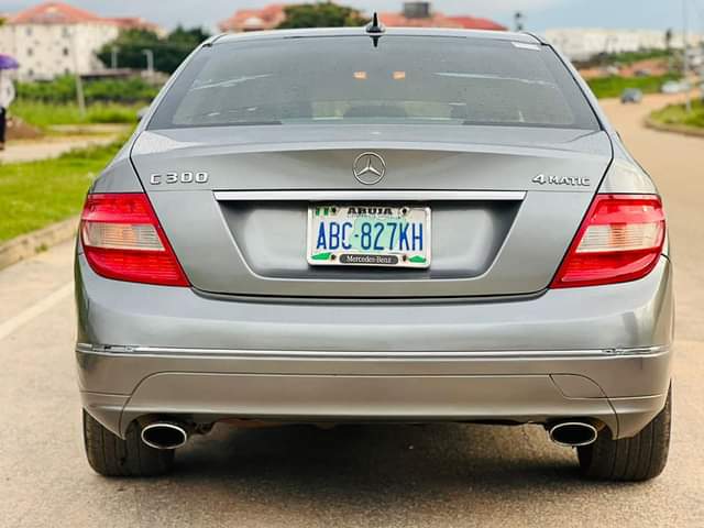 A picture of 09 Mercedes Benz