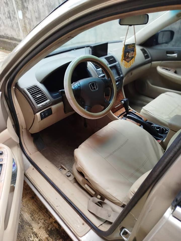 A picture of Honda accord o5