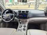 A picture of Clean 2008 Toyota Highlander V6 Full Option With Rooftop DVD