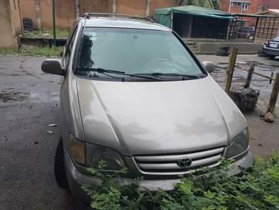 A picture of 2001 Toyota sienna clean Nigerian use sound and Untampered engine